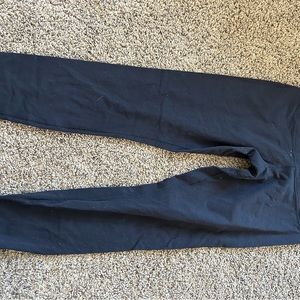 Women’s Lululemon leggings.